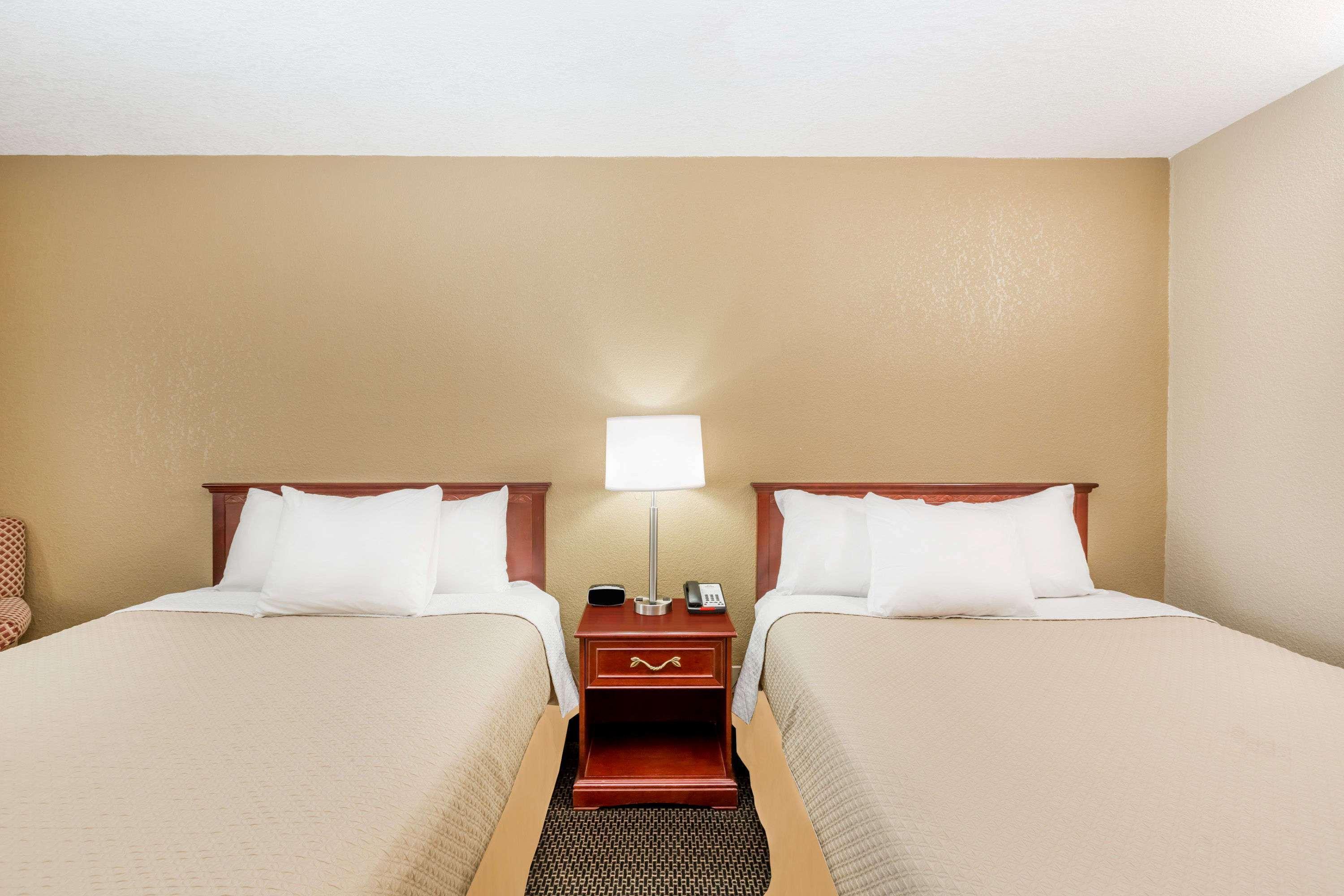 Days Inn By Wyndham West Des Moines Εξωτερικό φωτογραφία