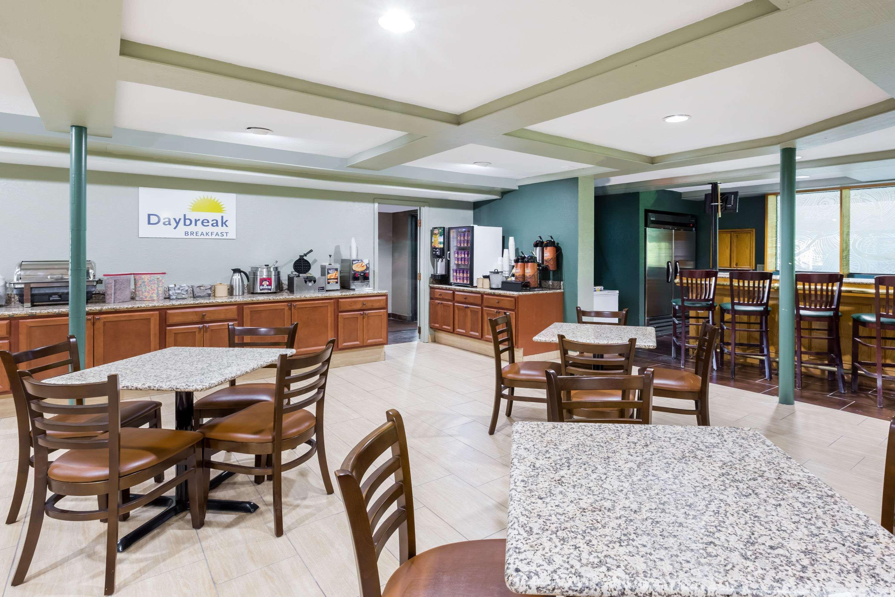 Days Inn By Wyndham West Des Moines Εξωτερικό φωτογραφία